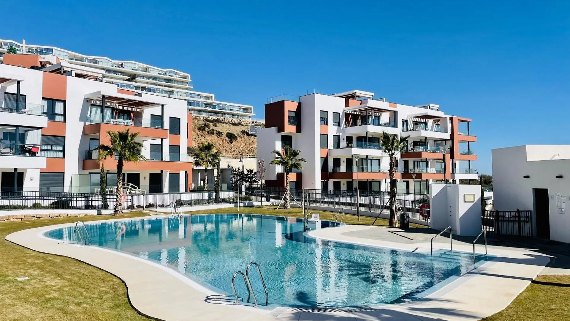 Upscale 3 Bedroom Apartment 300M From The Beach Fuengirola