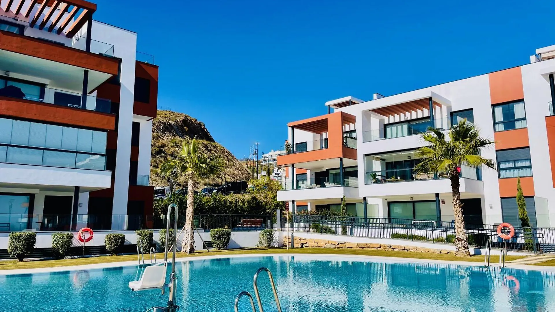 Upscale 3 Bedroom Apartment 300M From The Beach Fuengirola