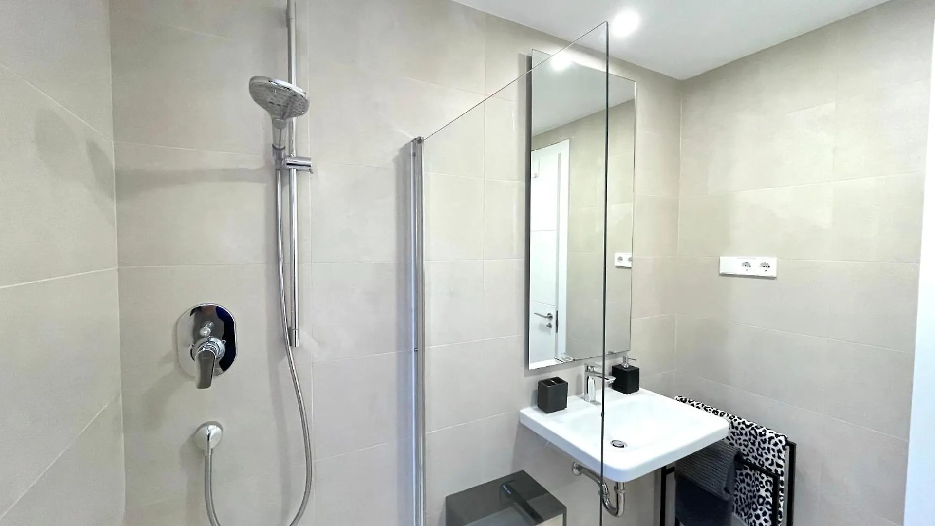 Upscale 3 Bedroom Apartment 300M From The Beach Fuengirola 0*,  Spain