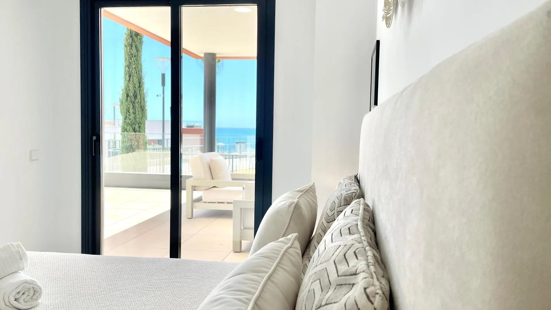 Upscale 3 Bedroom Apartment 300M From The Beach Fuengirola