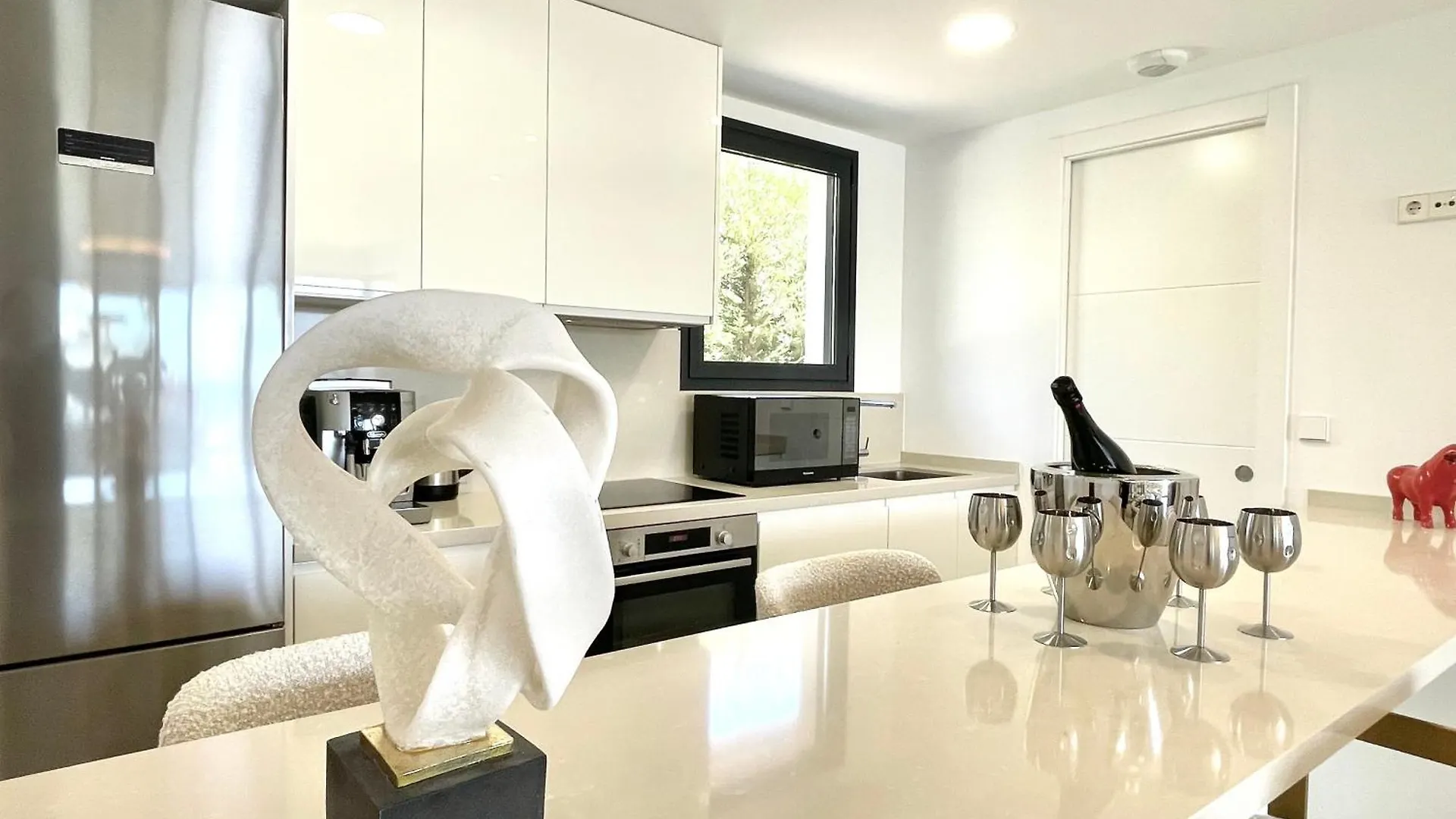 Upscale 3 Bedroom Apartment 300M From The Beach Fuengirola